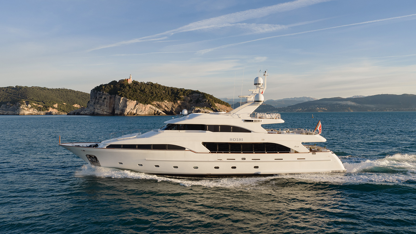 35m Benetti Classic 115 motor yacht Hoshi joins the market
